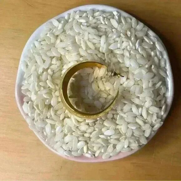 Two Vintage Monet chunky gold hoop earring singles - Picture 3 of 5